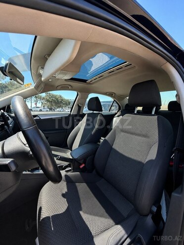 Volkswagen Jetta-5