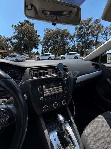 Volkswagen Jetta-8