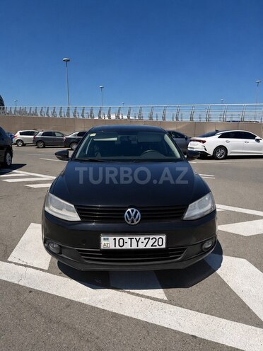 Volkswagen Jetta-1