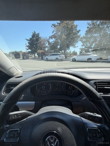 Volkswagen Jetta-6