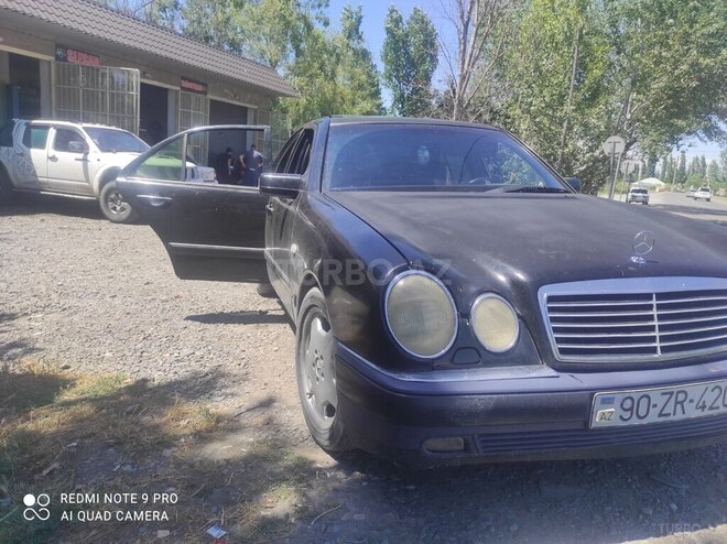 Mercedes E 230-8