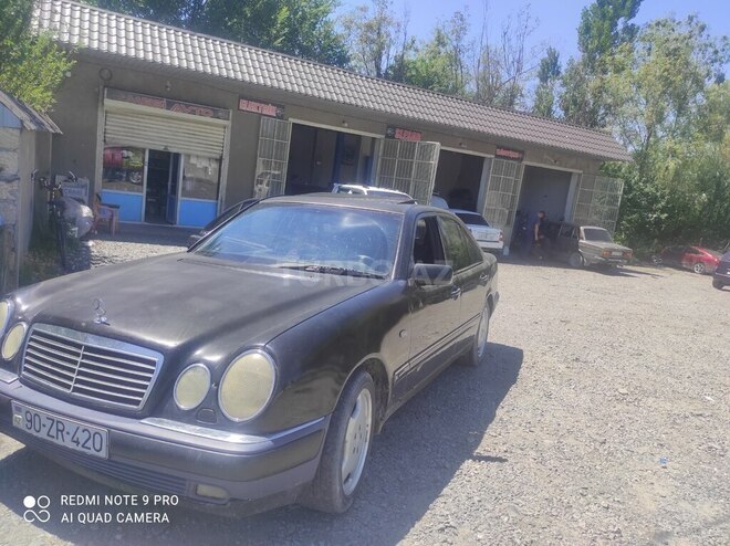Mercedes E 230-7