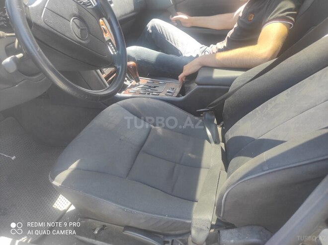 Mercedes E 230-11