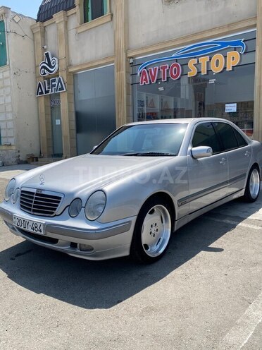 Mercedes E 200-1