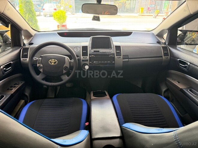 Toyota Prius-12