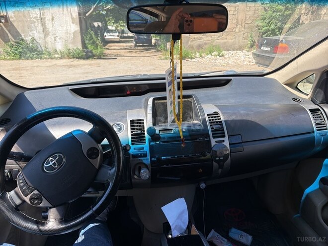 Toyota Prius-2