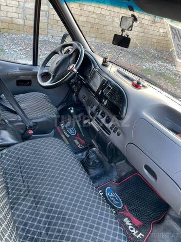 Ford Transit-3