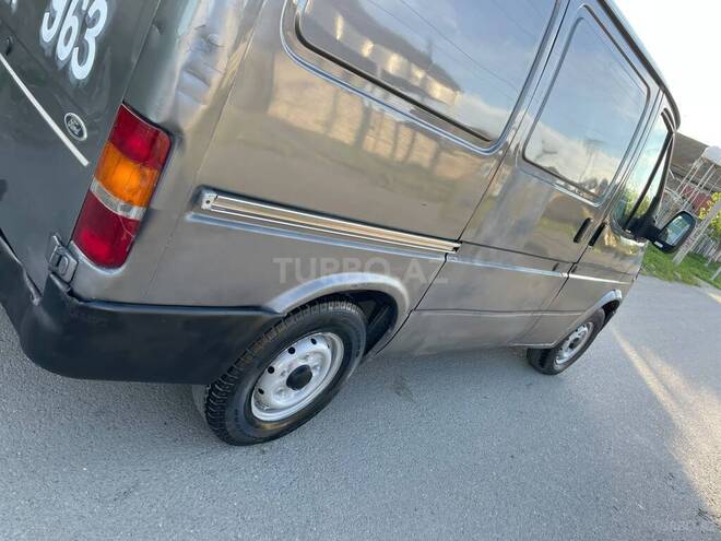 Ford Transit-7