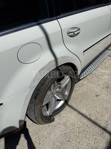 Mercedes GL 550 4MATIC-14