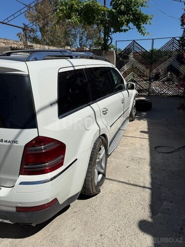 Mercedes GL 550 4MATIC-15