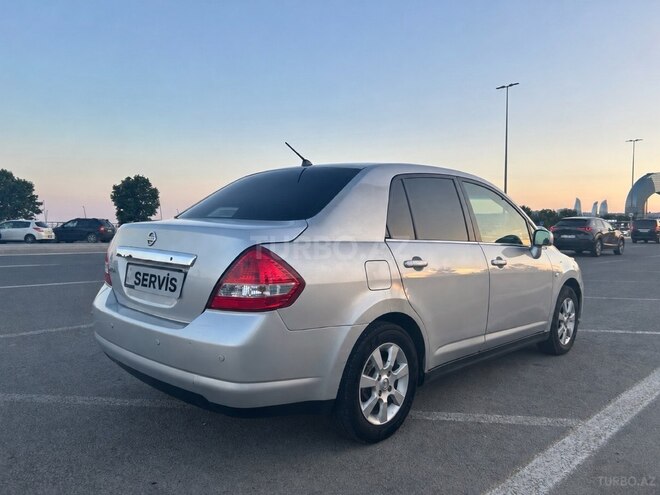Nissan Tiida-4