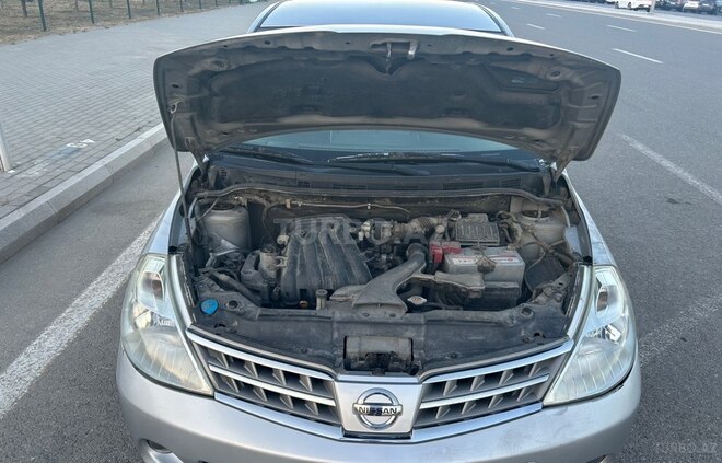 Nissan Tiida-5