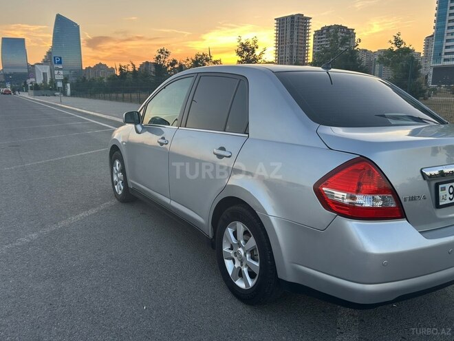 Nissan Tiida-6