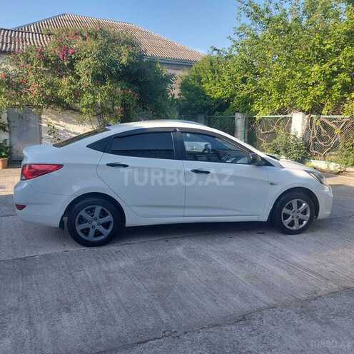 Hyundai Accent-3