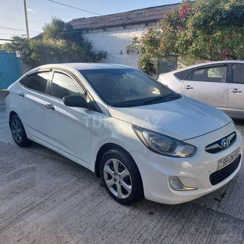 Hyundai Accent-6