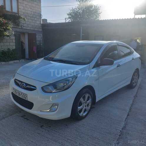 Hyundai Accent-4