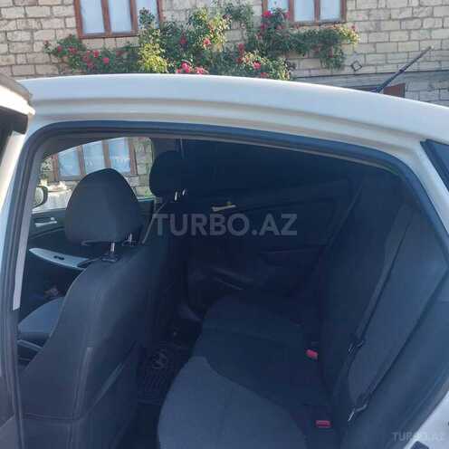 Hyundai Accent-5