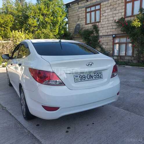 Hyundai Accent-2