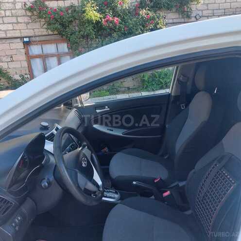 Hyundai Accent-8