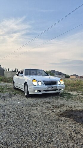 Mercedes E 220-1