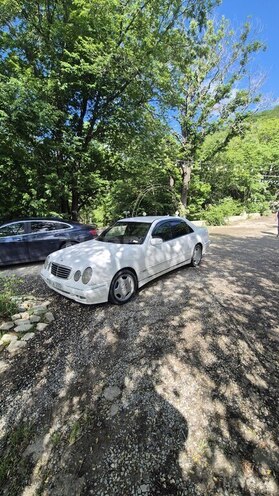 Mercedes E 220-2