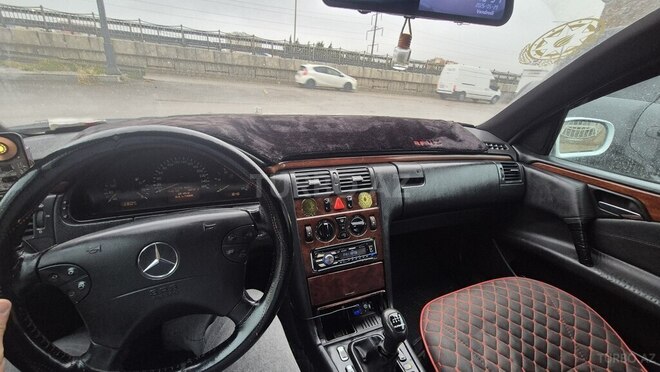Mercedes E 220-3