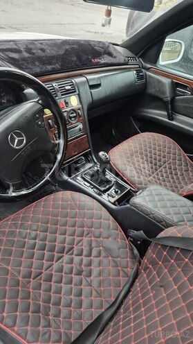 Mercedes E 220-4