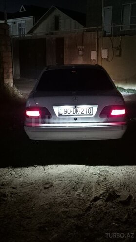 Mercedes E 220-7