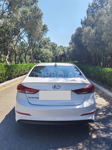 Hyundai Elantra-2