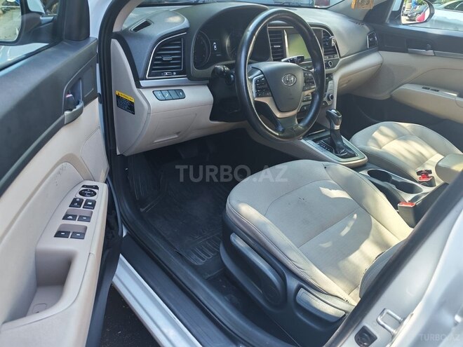 Hyundai Elantra-8