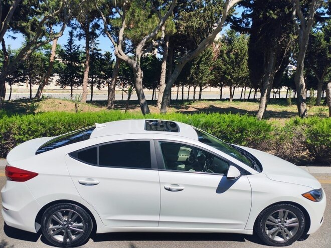 Hyundai Elantra-6