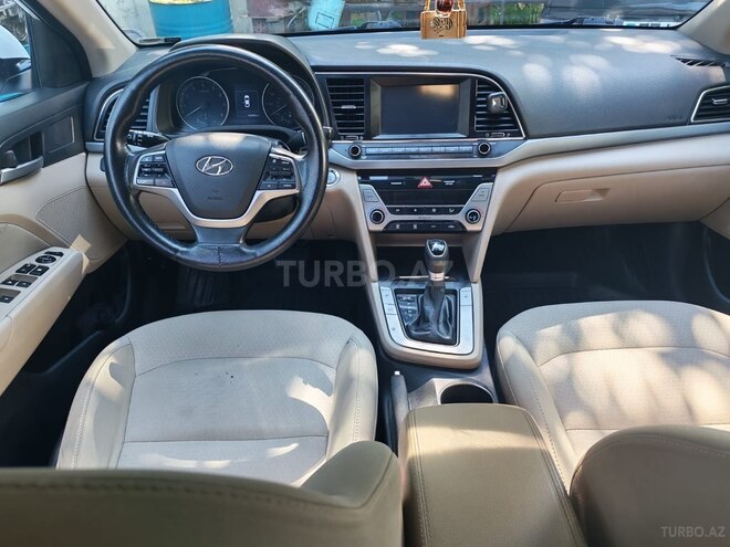 Hyundai Elantra-9