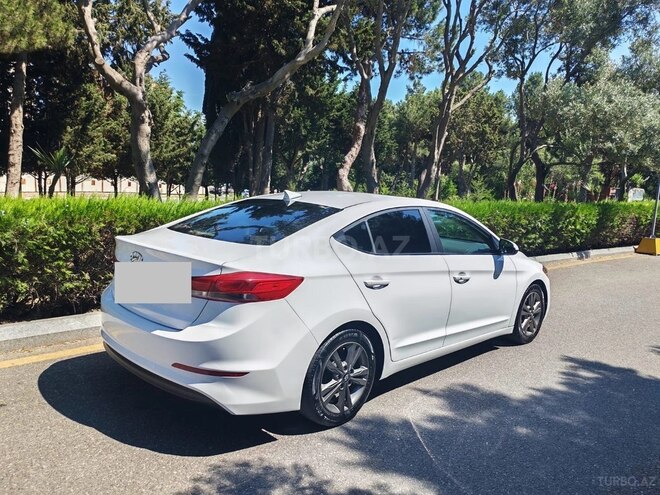 Hyundai Elantra-4
