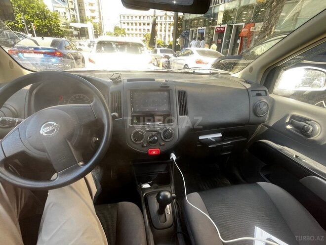 Nissan AD-10