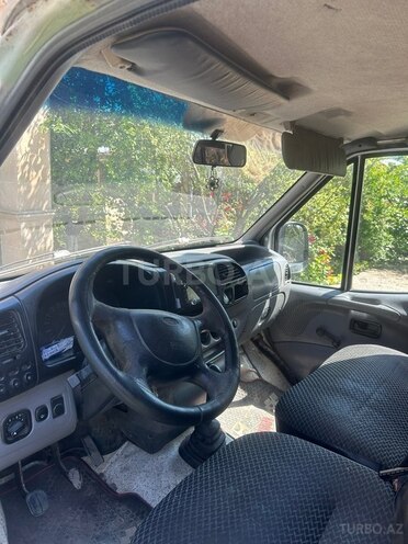Ford Transit-5