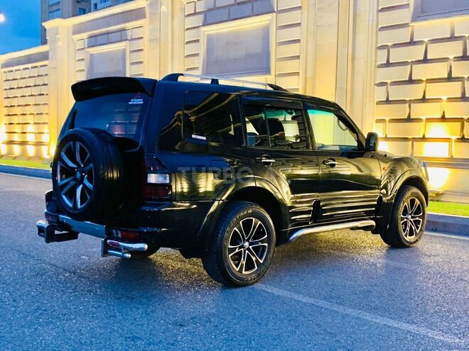 Mitsubishi Pajero-6