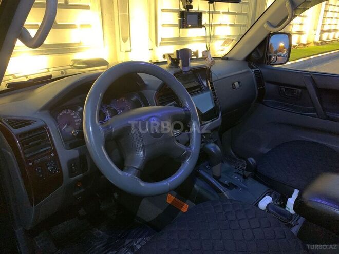 Mitsubishi Pajero-7
