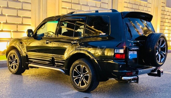 Mitsubishi Pajero-4