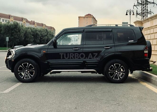 Mitsubishi Pajero-3