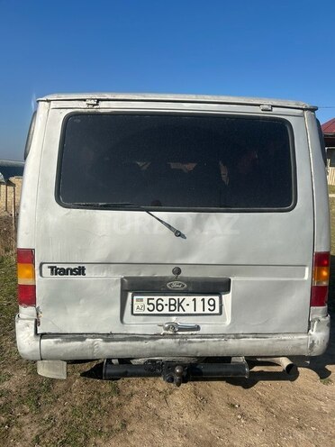 Ford Transit-6