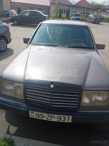 Mercedes 200 E-1