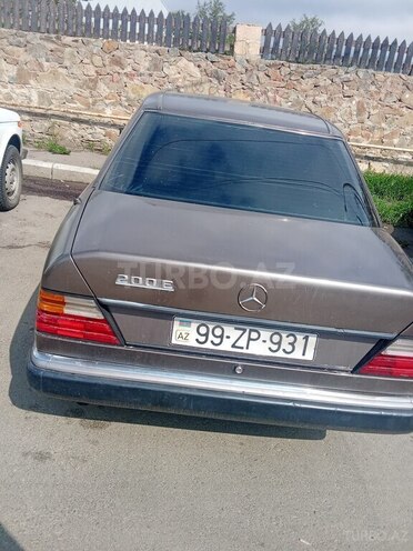 Mercedes 200 E-2