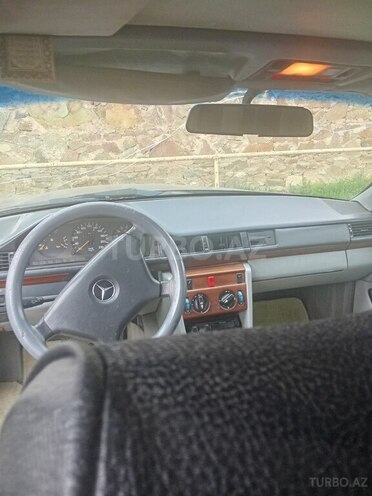 Mercedes 200 E-6