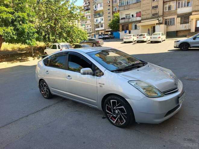 Toyota Prius-12