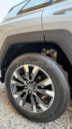 Toyota RAV4-9