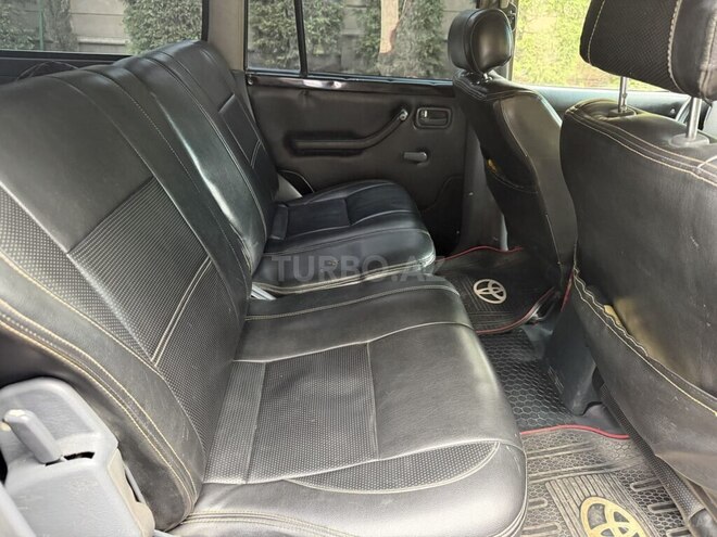 Toyota Land Cruiser-7