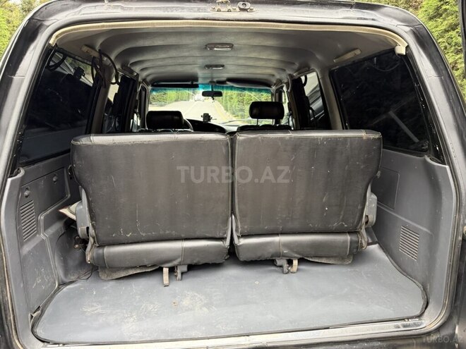 Toyota Land Cruiser-9