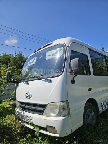 Hyundai County-1