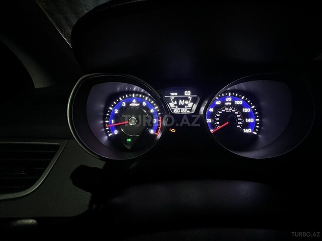 Hyundai Elantra-6