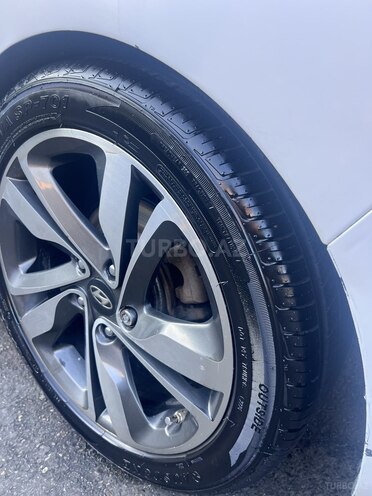 Hyundai Elantra-9